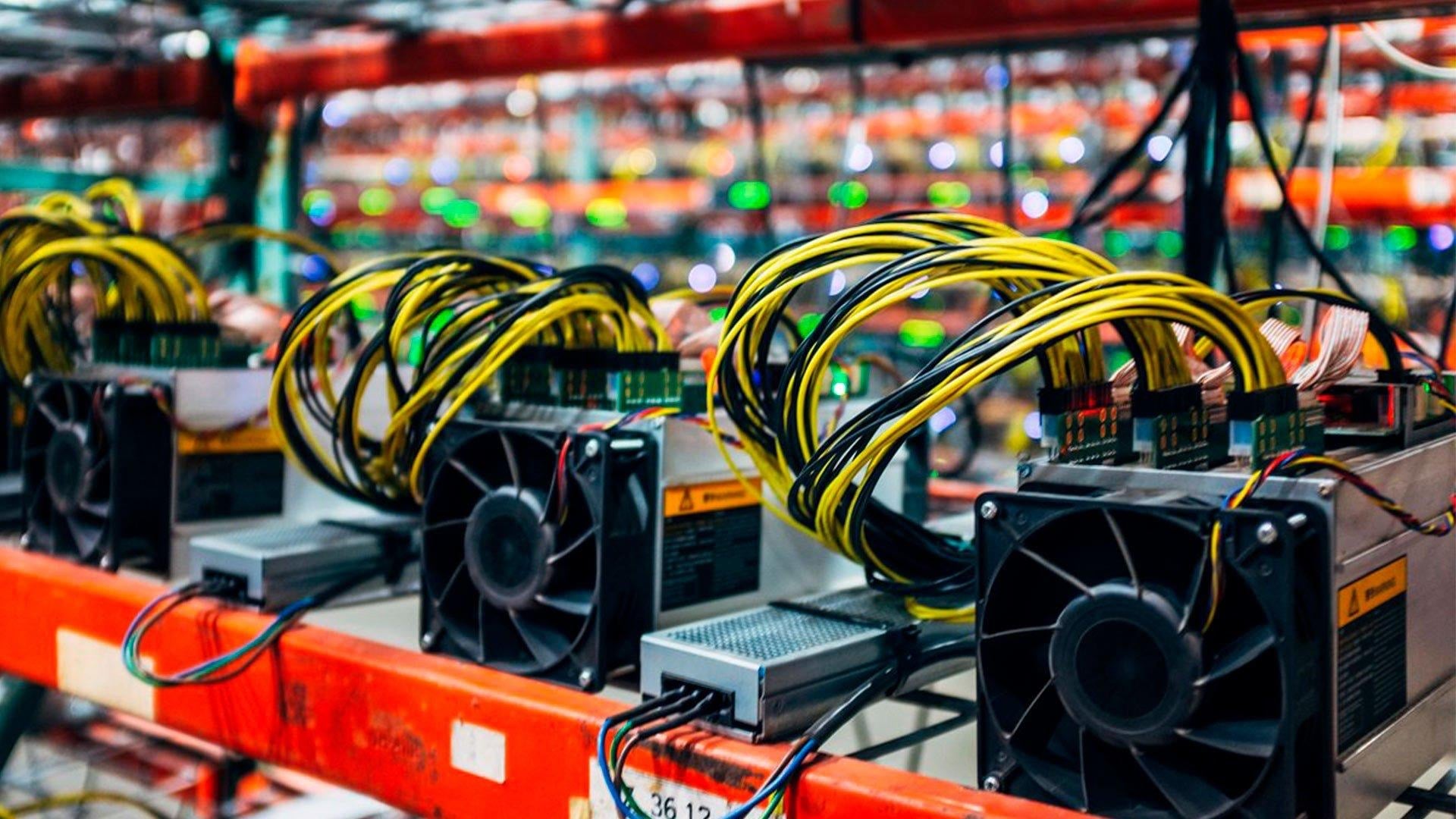 Santraller vurulunca İran 50 milyar TL kar eden gizli para makinasının tuşuna bastı