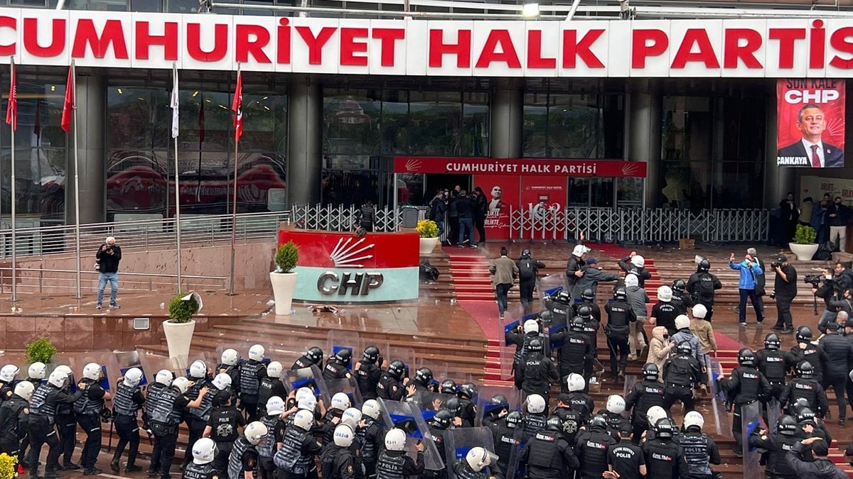 İktidar, kapısını kırıp CHP’ye girdi