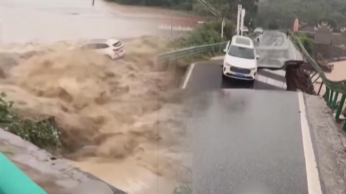 Çin'de şiddetli yağış sonrası bir köprü çöktü