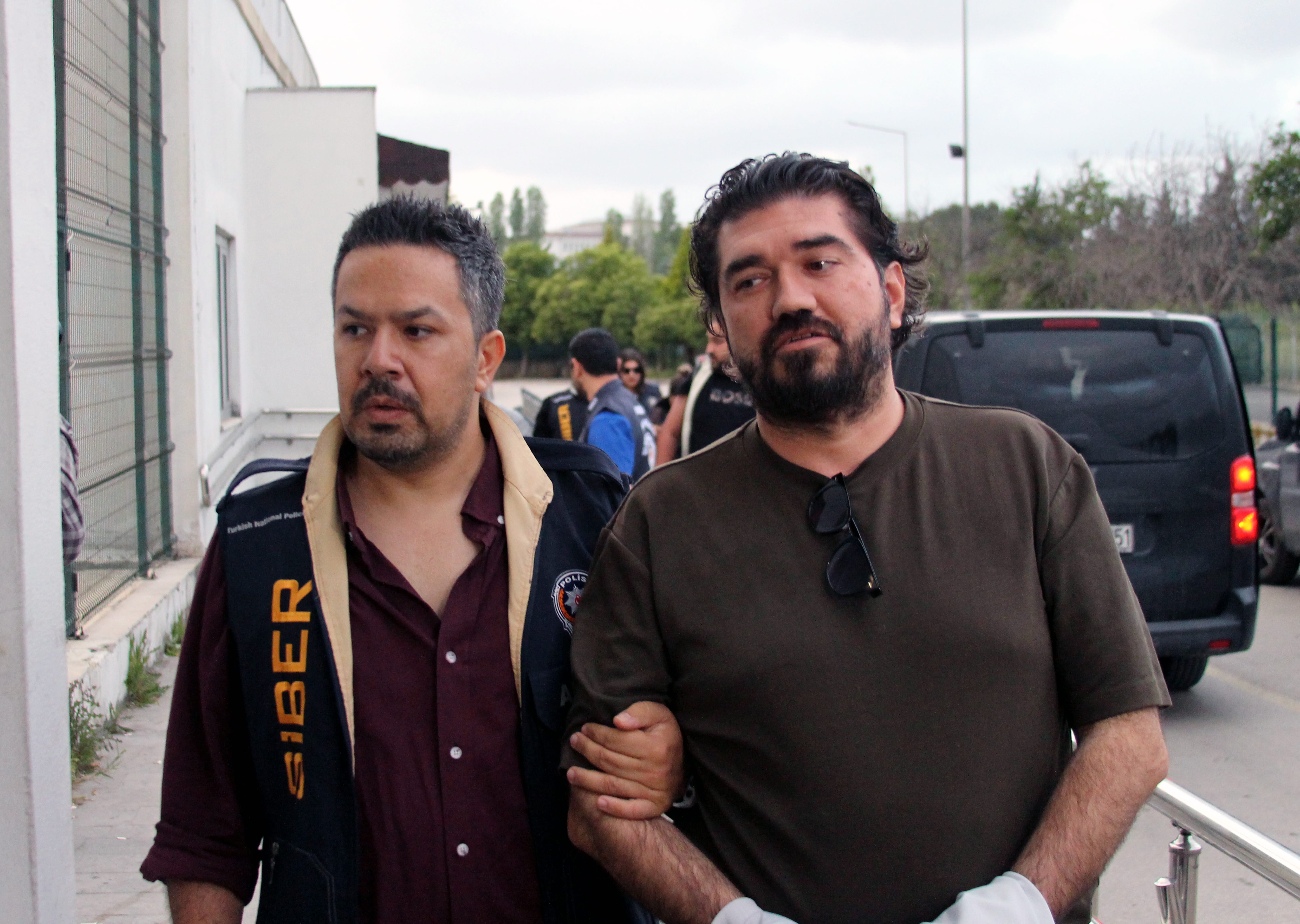 Rasim Ozan Kütahyalı'nın gözaltındaki ilk görüntüsü