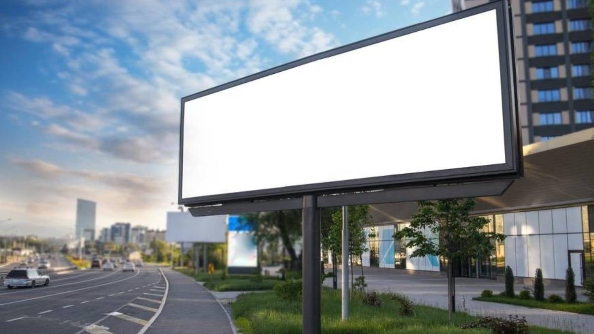 Reklam panolarında yasak başladı: Hepsini kaldırdılar