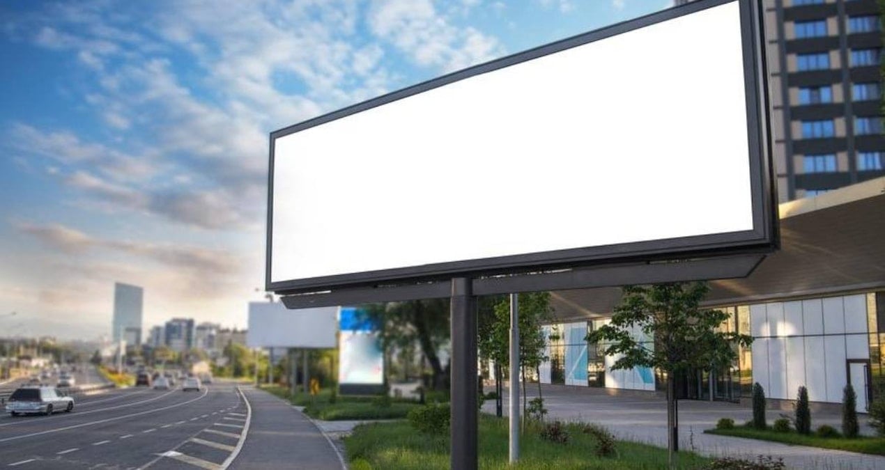 Reklam panolarında yasak başladı: Hepsini kaldırdılar