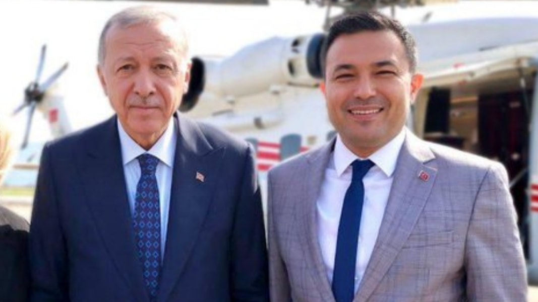 Türkücü Mahmut Tuncer'in oğlu AKP'den istifa etti