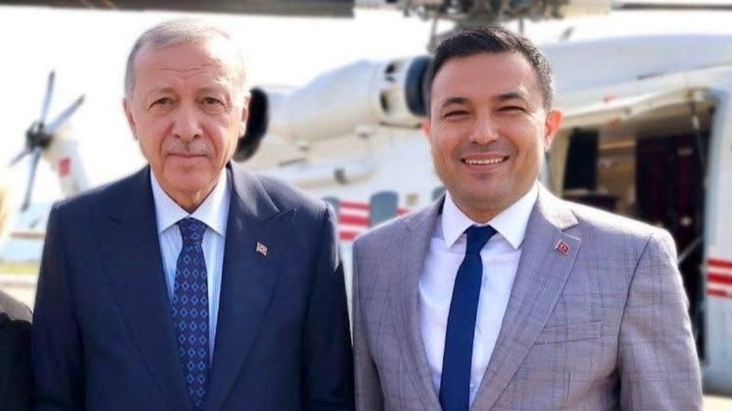 AKP'de şok istifa! Türkücü Mahmut Tuncer'in oğlu siyaseti bıraktı