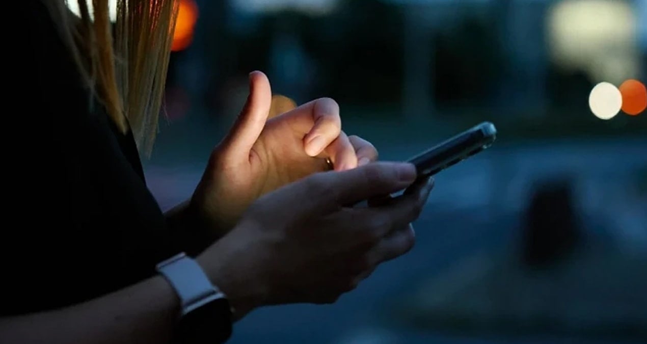 O ülkede mobil internete kısıtlama: ‘Beyaz listedeki’ siteler de dahil, SMS bile gönderilemeyecek