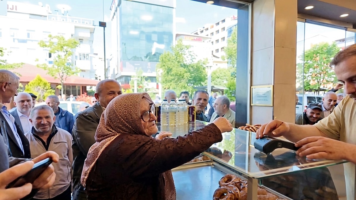 Kredi kartıyla simit hesabı