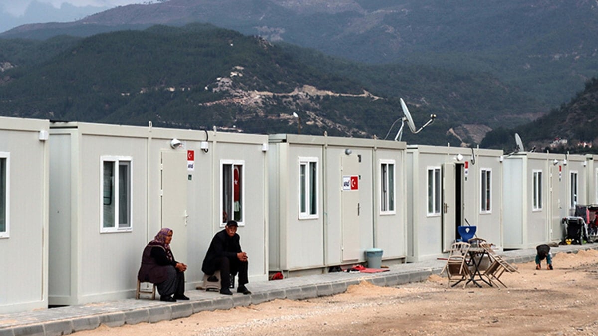 Halk konteynerde, Hatay belediyesi külliye peşinde