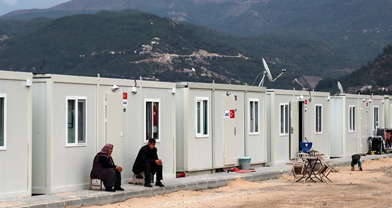 Halk konteynerde, Hatay belediyesi külliye peşinde