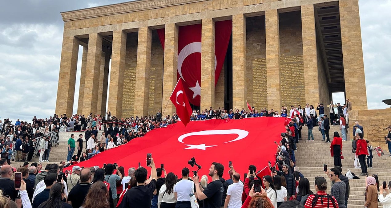 Atam gösterdiğin hedefe durmadan yürüyeceğiz!