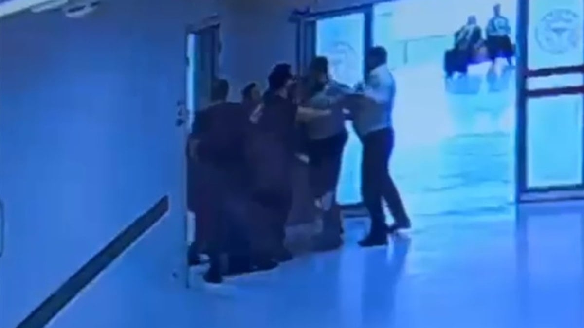 Radyasyon odasına girdi, doktora saldırdı