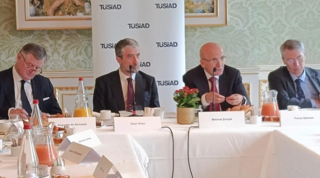 Hükümet TÜSİAD'la barıştı! Şimşek, yeni başkanla Paris'te