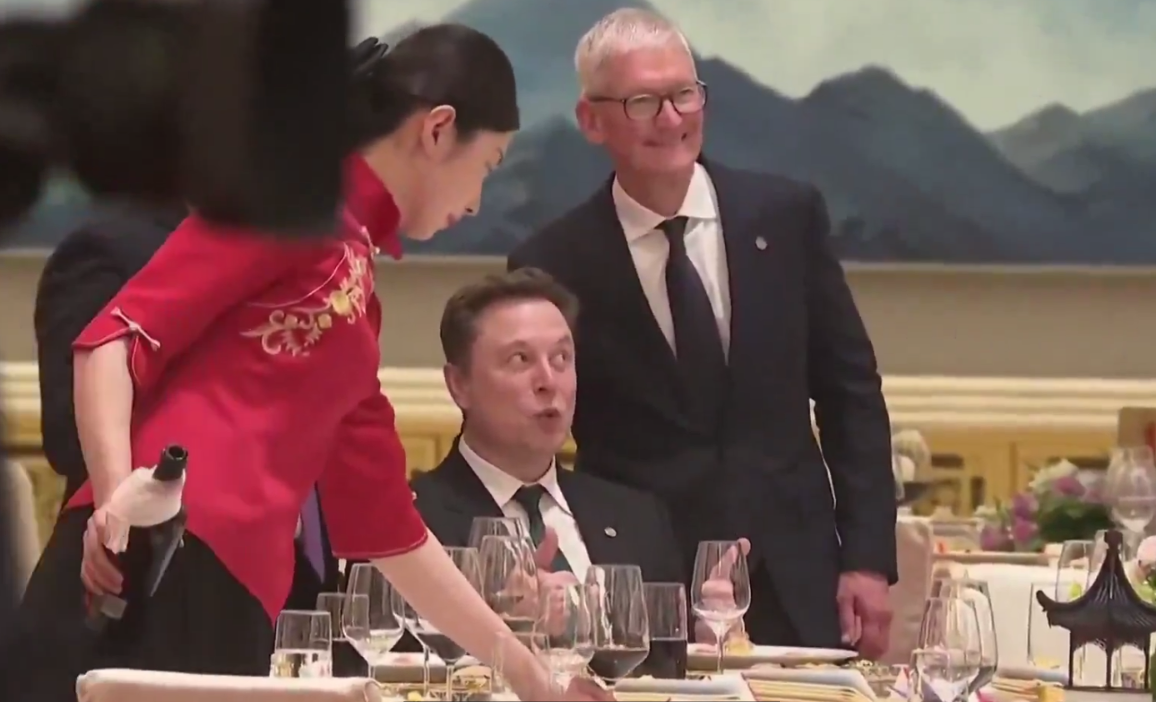 Herkes Trump'ı bekliyordu: Şımarık tacını bu kez Musk aldı