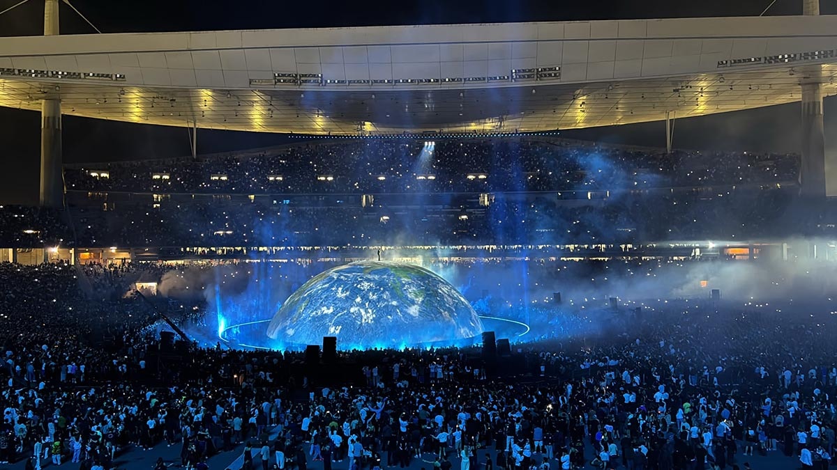 On binler Kanye West’in konserine aktı