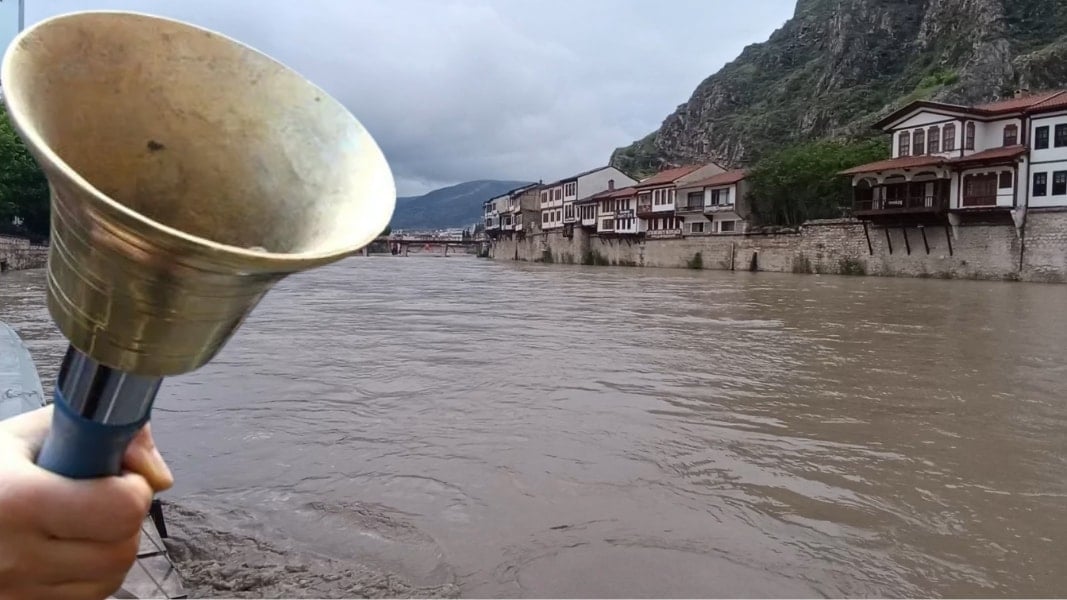 Sel ve taşkın alarmı; İki ilde okullar tatil