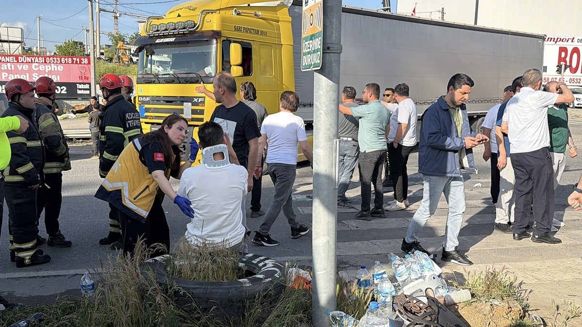 İşçi servisi kazası sonrası ortalık savaş alanına döndü