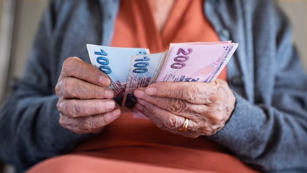 Emekliler bu ay iki ödeme birden alacak