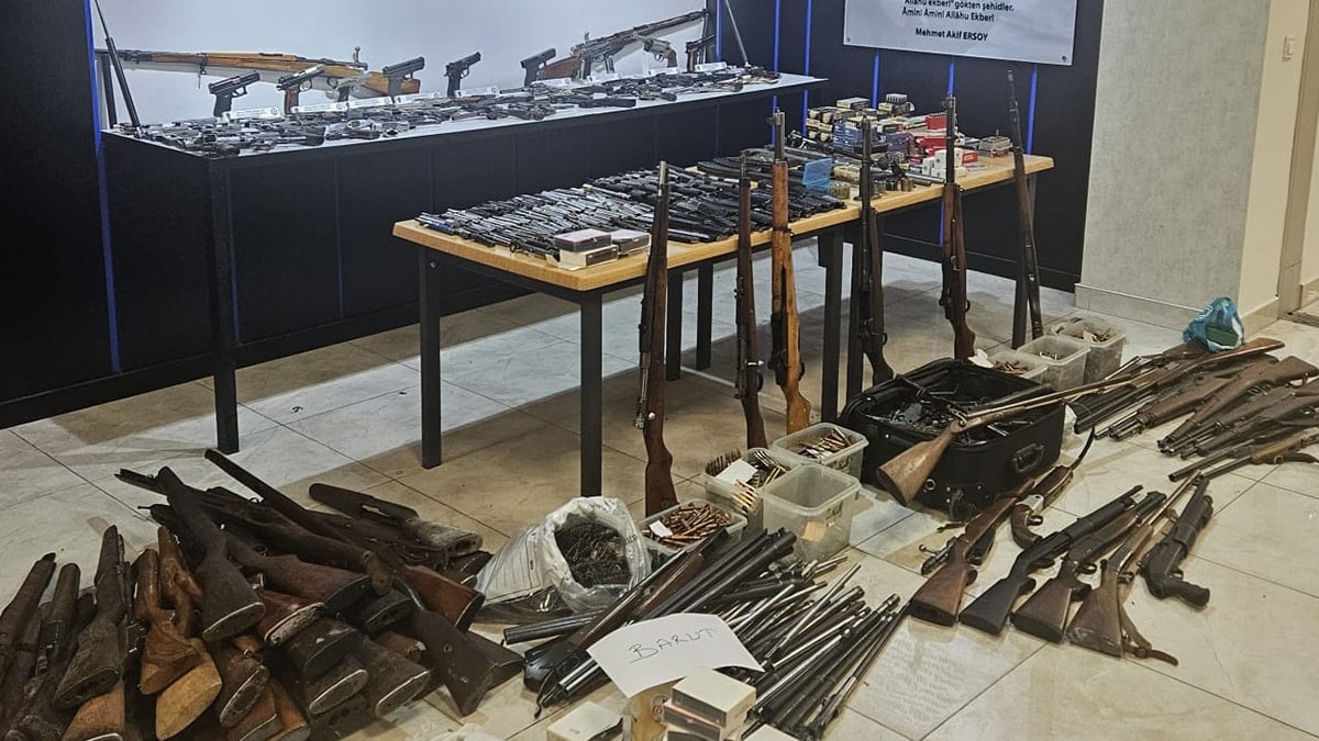 Ankara'da baskın yapılan bir evden çıkanlar polisleri şoke etti