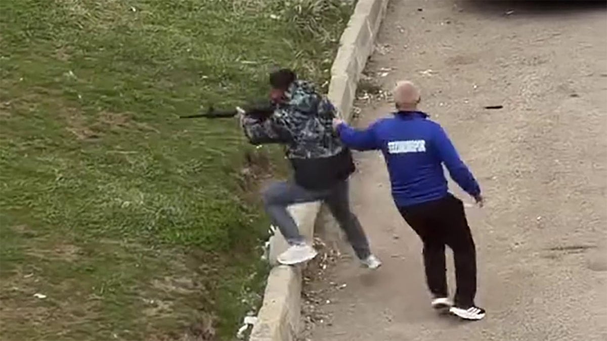Sosyal medya hesabı açan eşine kızdı, kayınpederinin evini kurşunladı