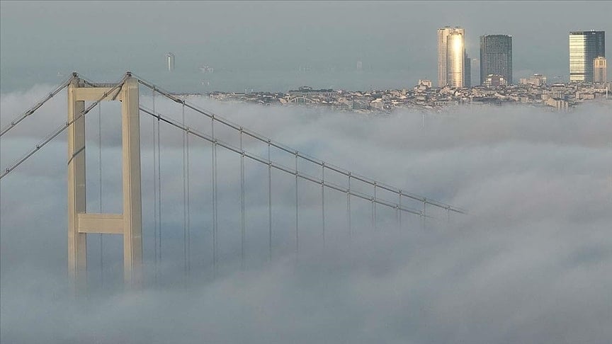 İstanbul'da sabah saatlerinde sis etkili oluyor