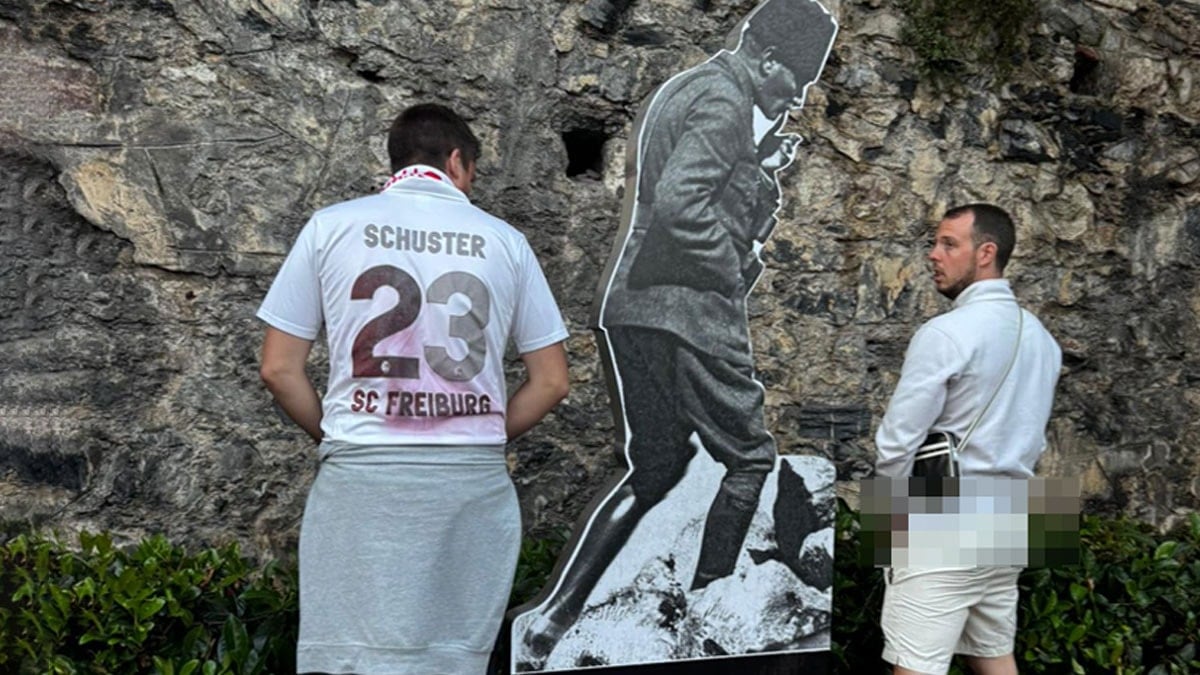 Dolmabahçe'de Atatürk'e büyük saygısızlık