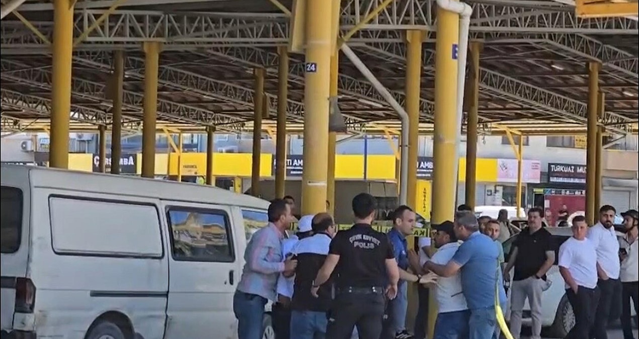 Kanlı infaz! Otomobile düzenlenen saldırıda sürücü ve hamile kadın öldü