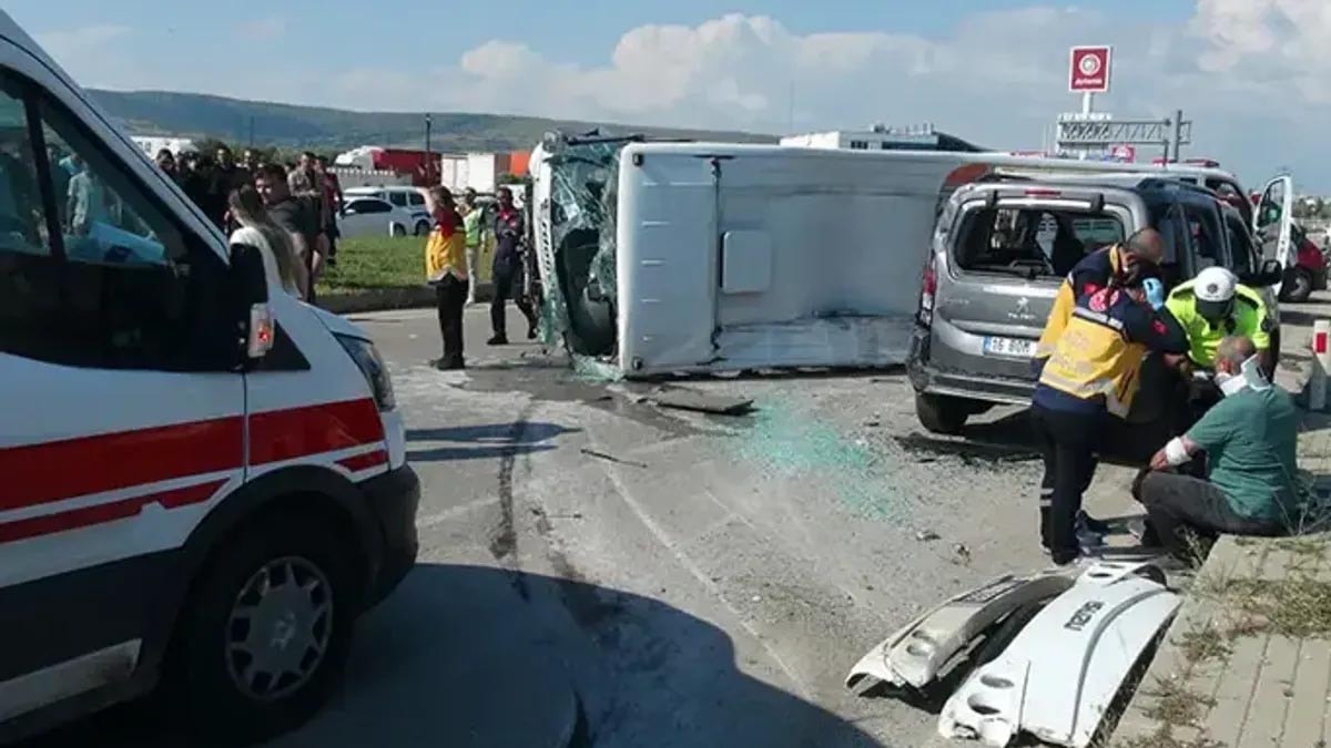 Kilis'te devrilen otomobildeki 7 kişi yaralandı