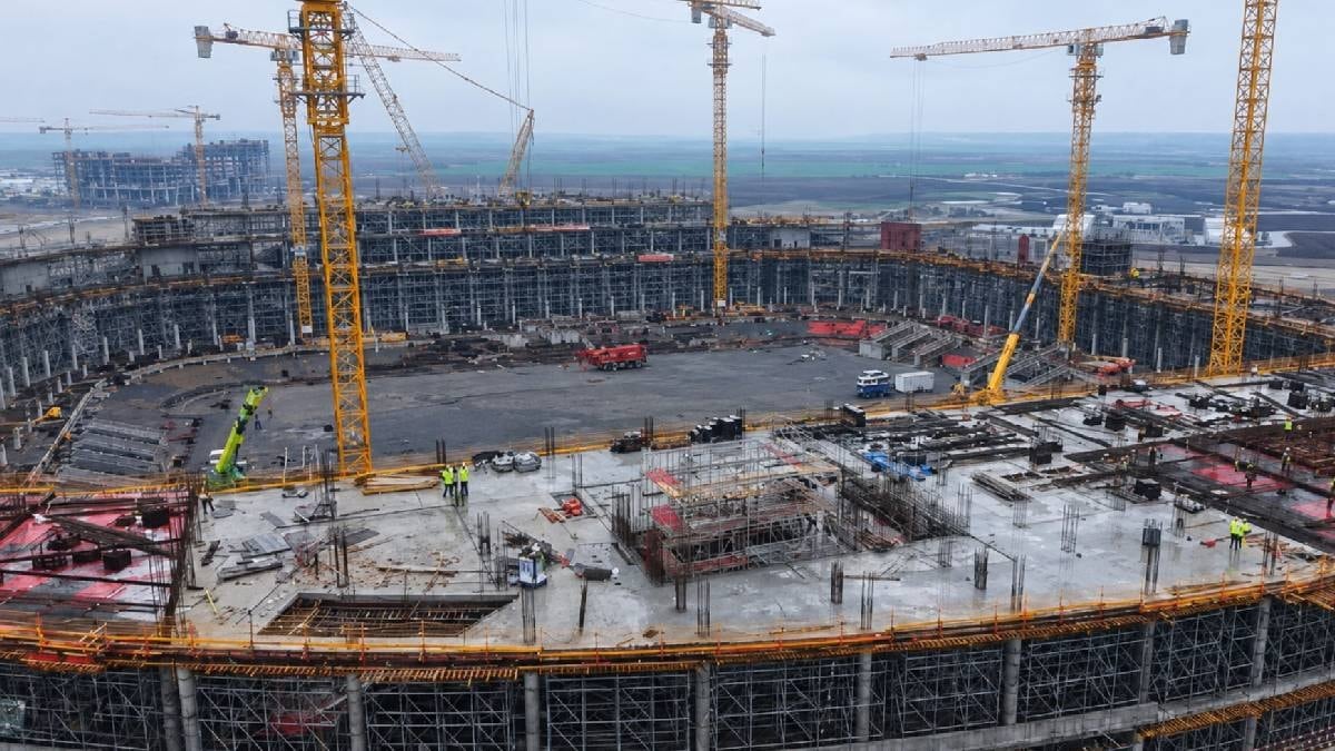 Dünyada eşi benzeri yok: Havada süzülen 12 bin tonluk bahçeli stadyum
