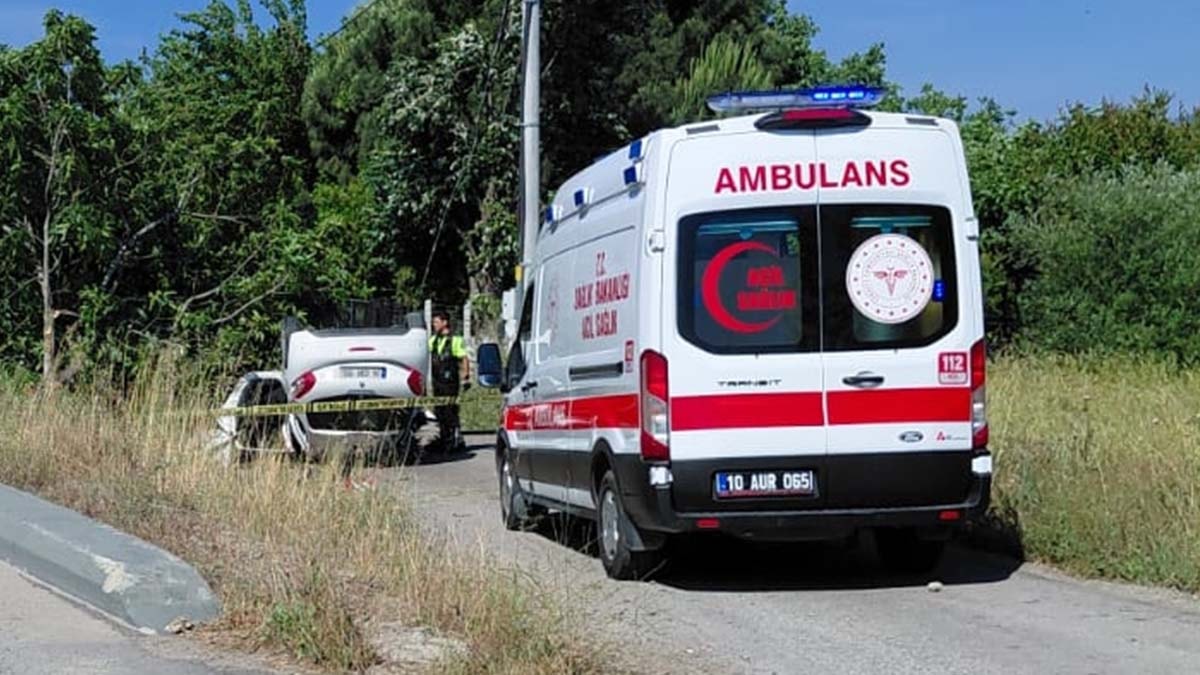 Edremit’te otomobil devrildi: 1 kişi hayatını kaybetti, 3 yaralı