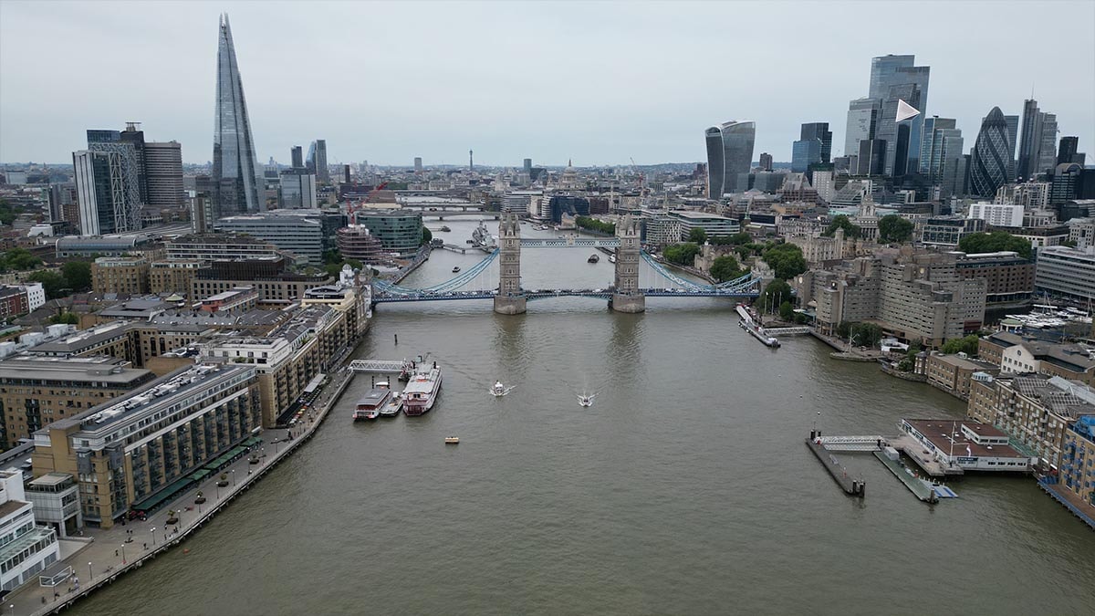 Ünlü Thames Nehri bu hale geldi