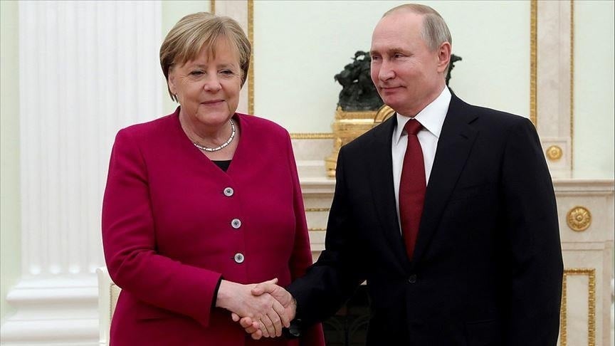 Avrupa Birliği 'Putin'e fısıldayan' isim olarak Merkel'i işaret etti