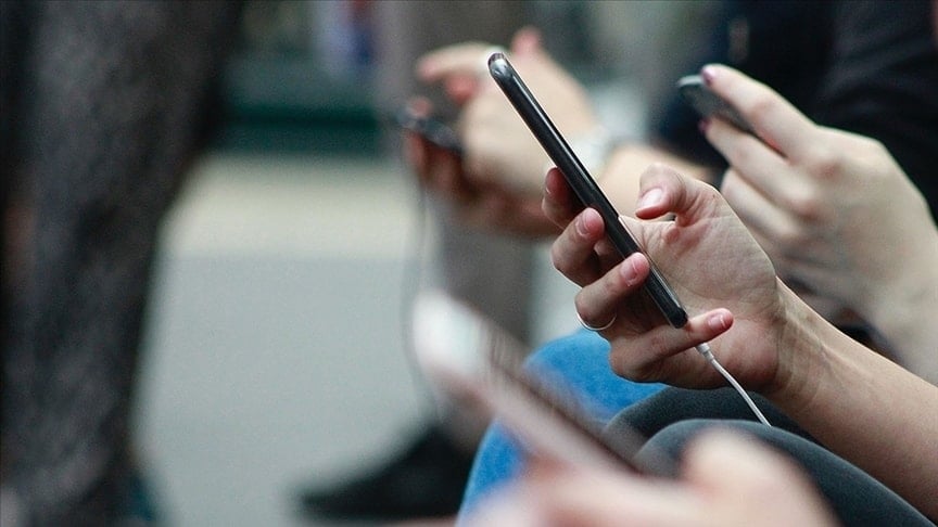 Her telefonda olan uygulama 4 GB'lık dosyayı gizlice indiriyor