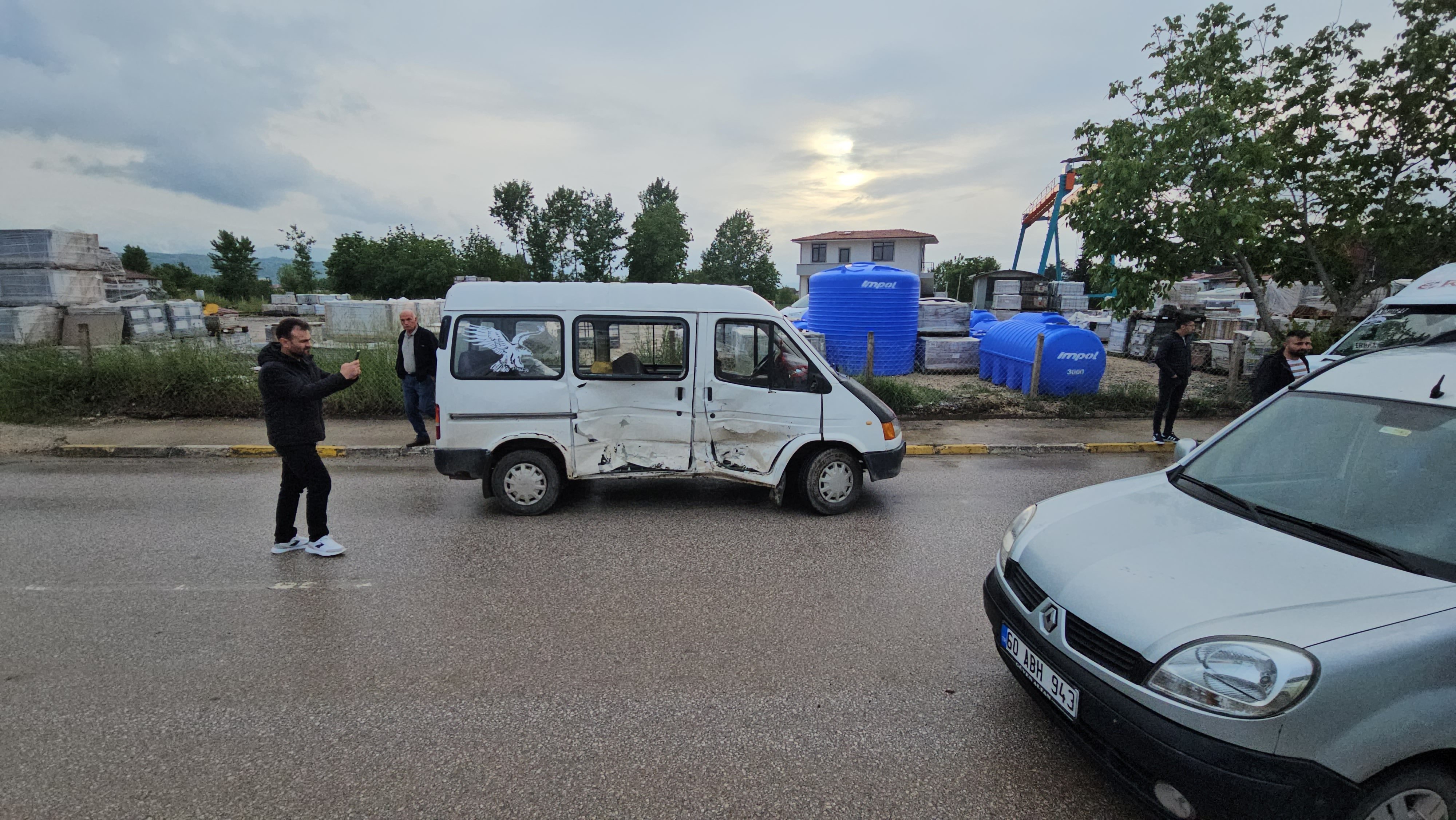 İki minibüsün karıştığı kazada 11 yaralı