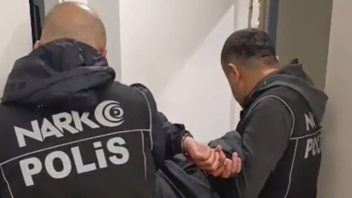 Kırmızı bültenle aranan uyuşturucu baronu Mersin’de yakalandı