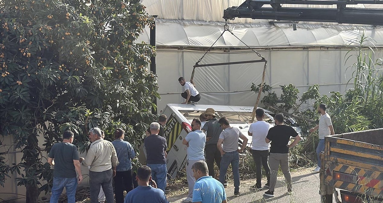 Alanya'da öğrenci servisi kaza yaptı
