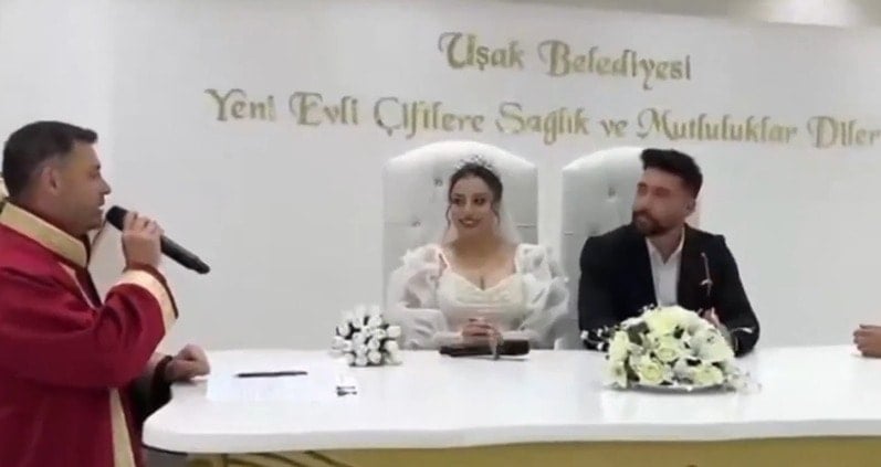 Gelinin dalgınlığı 40 yıllık dedikodu çıkardı!