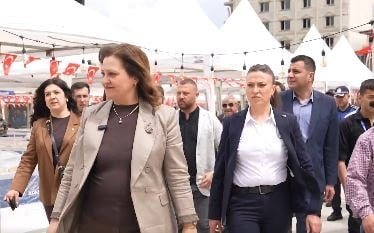 CHP 'sokağa çıkamaz' demişti... Burcu Köksal koruma ile çıktı