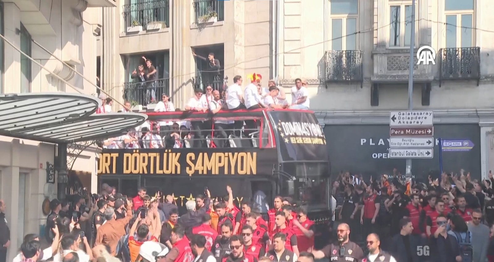 Galatasaray kupasına kavuşuyor: Saniye saniye şampiyonluk kutlaması