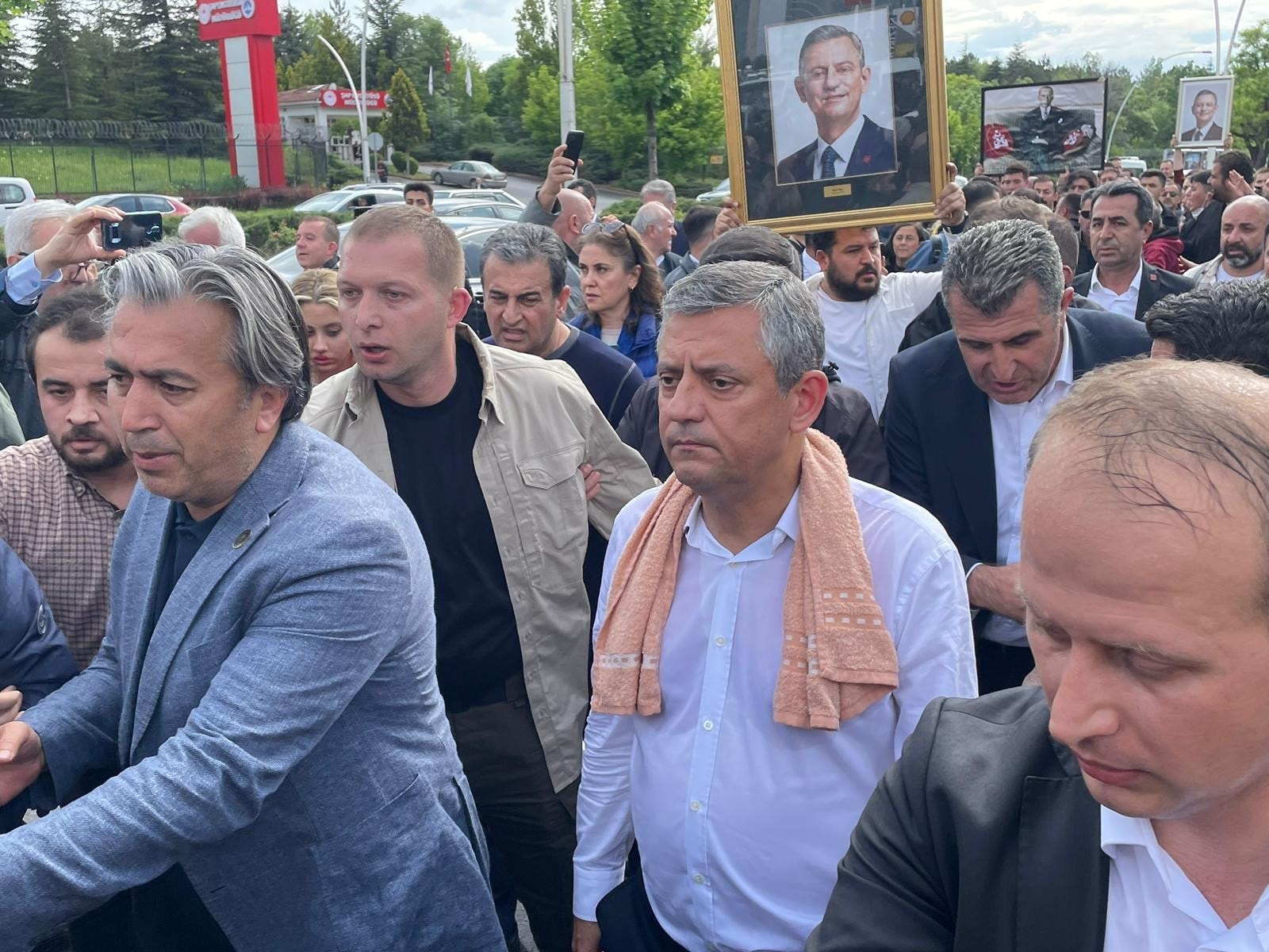 'CHP BUNDAN SONRA SOKAKTADIR'