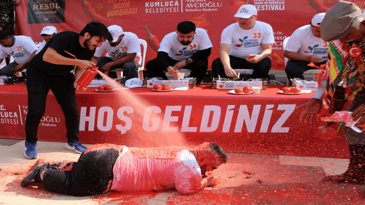 En fazla acı biberi yiyen altını kaptı!