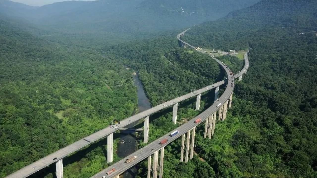Dağların üstüne yol inşa edip sahil şeridine bağladılar