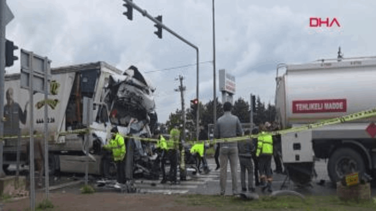 TIR, tankere çarptı feci kaza can aldı