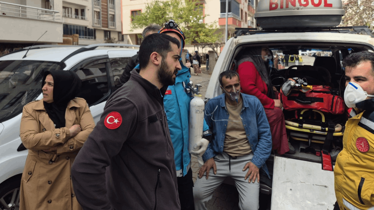 Bodrum katında başlayan yangın binaya yayıldı