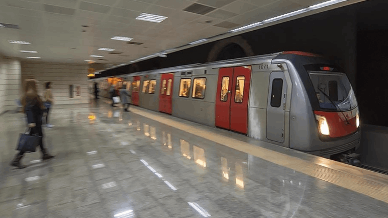 Ankara'da metro seferleri durduruldu