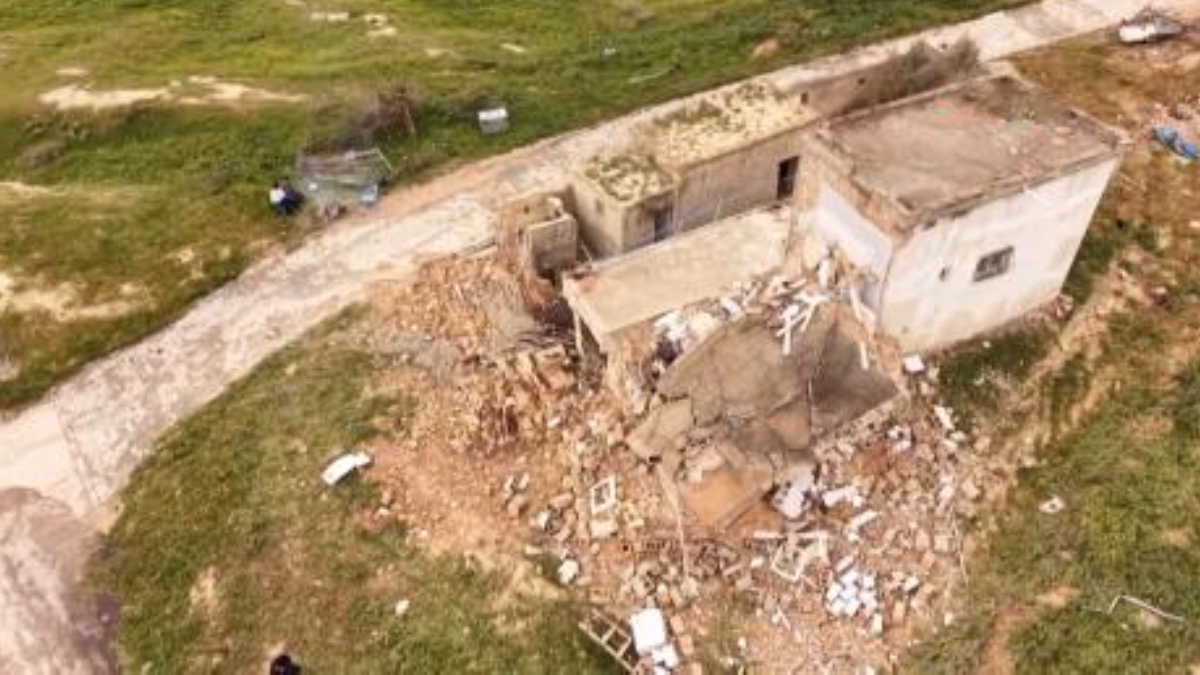 Fırtına 85 yaşındaki kadının evini elinden aldı