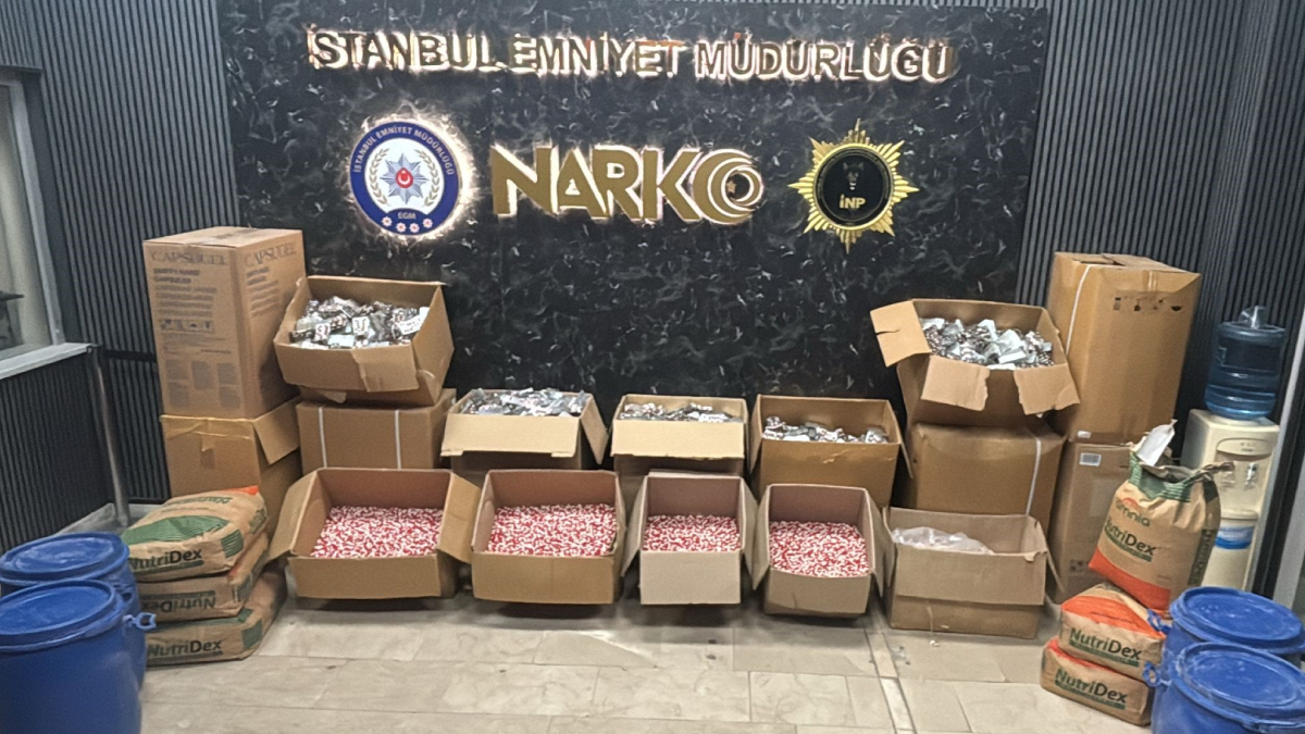 İstanbul'da zehir yuvalarına operasyon: Yüz binlerce uyuşturucu bulundu