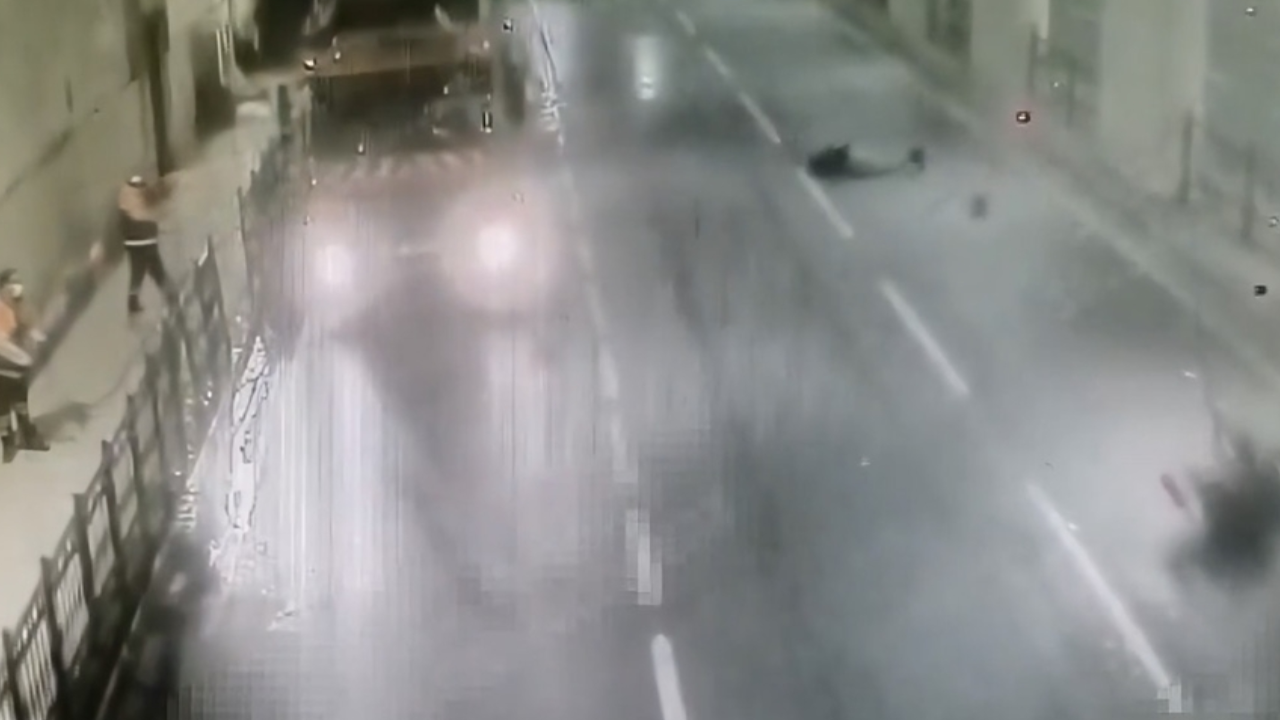 Taksim’de motosikletiyle duvara çarpan Ömer öldü: Felaket anları kamerada