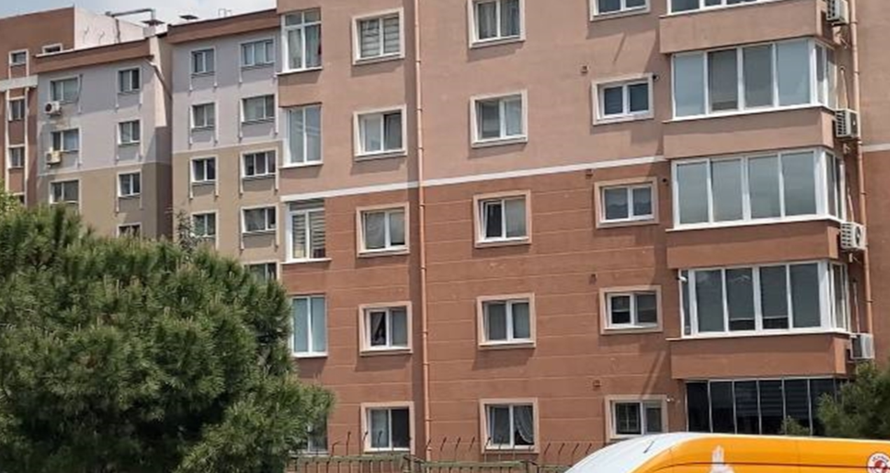 Güngören'de eşini bıçaklayan şüpheli polis merkezine teslim oldu