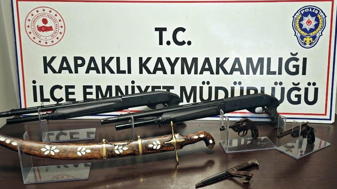 Evinde 1'inci Dünya Savaşı'ndan kalma silah ve kamalar bulundu