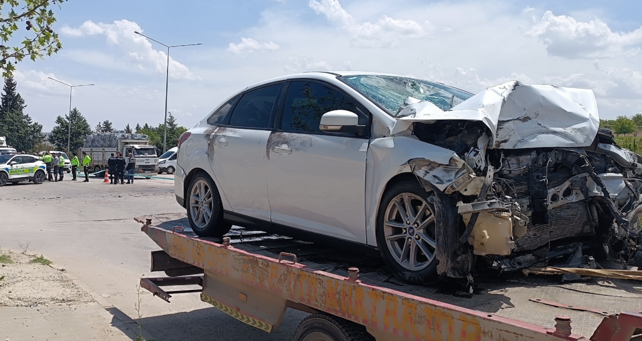 Gaziantep'te TIR ile otomobil çarpıştı: 1 ölü, 4 yaralı
