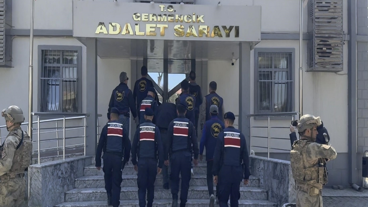 Cani evlat annesini odunla öldürdü!
